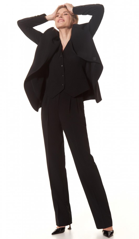 Удлинённый чёрный жакет прямого силуэта с карманами 