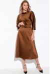 Нарядное платье цвета шоколад из атласной ткани длины миди